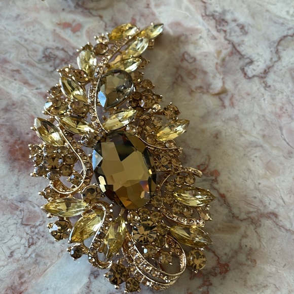 EUC~Vintage Lot Of 9 Various Sizes & Styles Of Gold Plated Beooches - Picture 10 of 11